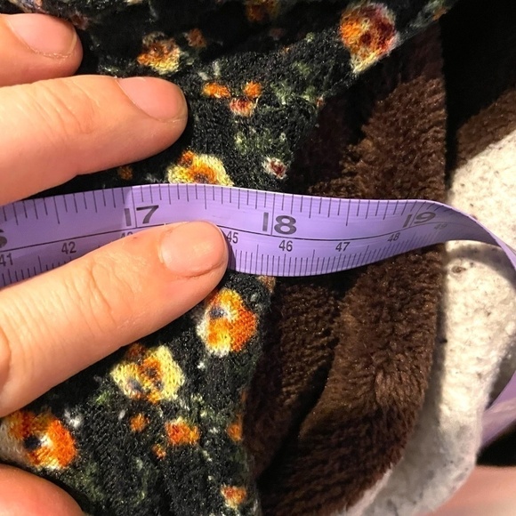 Floral Ditsy Tunic Top 🖤 - Picture 7 of 9